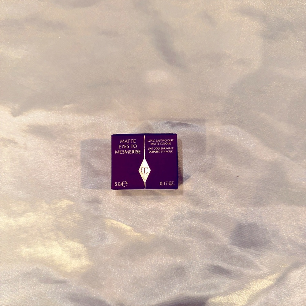 Charlotte Tilbury MATTE EYES TO MESMERISE
Diffused Black